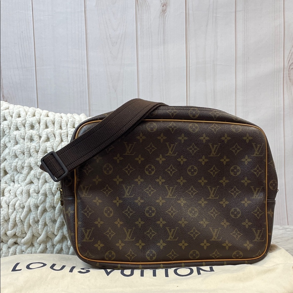 Louis Vuitton reporter
